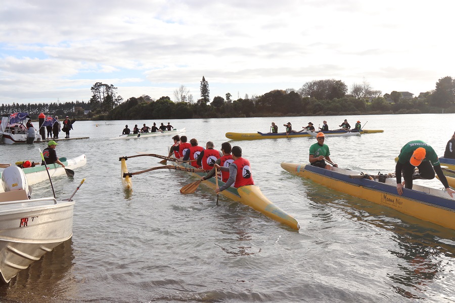 Image of the men's waka race